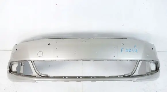 Volkswagen Jetta VI Front bumper 5C6807221B