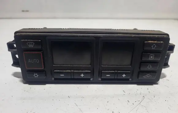 Audi A4 S4 B5 8D Climate control unit 8L0820043B 5HB00760800 D720016
