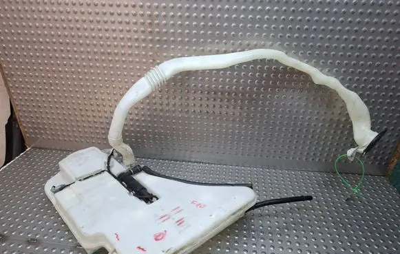 BMW 5 F10 F11 Windshield washer fluid reservoir/tank S27705675 8050439
