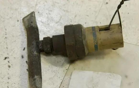 Renault Laguna I Oil pressure sensor 7700413763