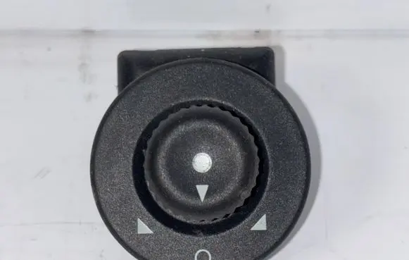 Citroen C3 Wing mirror switch 185526