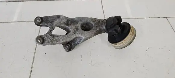Audi A4 S4 B8 8K Engine mounting bracket 8K0199307 A18112C01