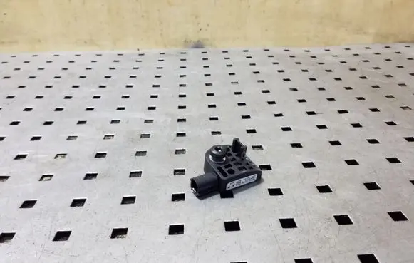 Tesla Model S Airbag deployment crash/impact sensor 100527400B