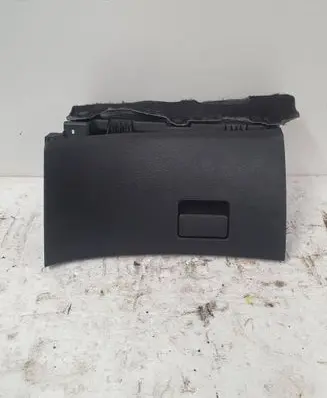 Opel Zafira C Glove box