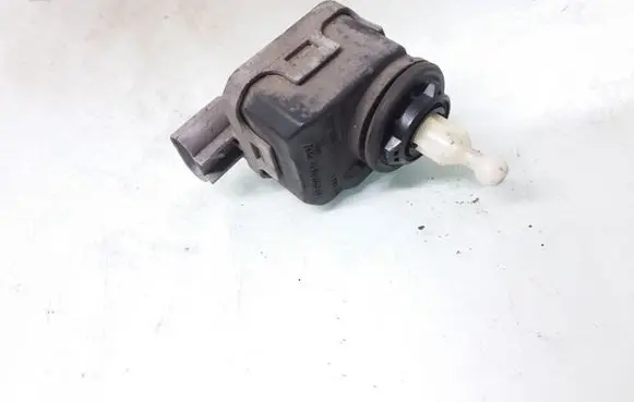 Headlight level adjustment motor