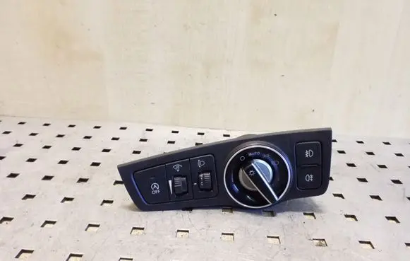 Hyundai i40 Light switch 933003Z970 39R1051000