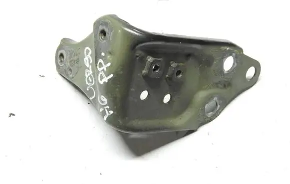 Toyota Verso Fender mounting bracket