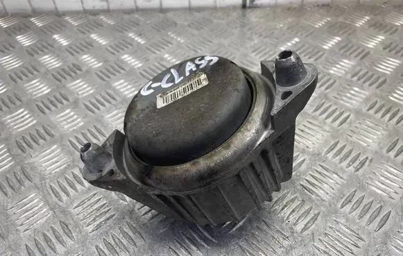 Mercedes-Benz C W204 Engine mount bracket A2042404717