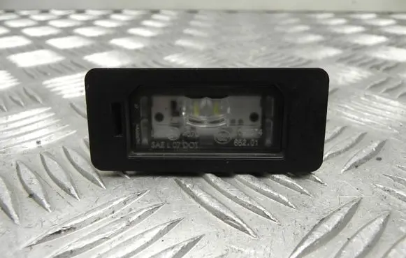 BMW 5 G30 G31 Number plate light 7410302 T8327
