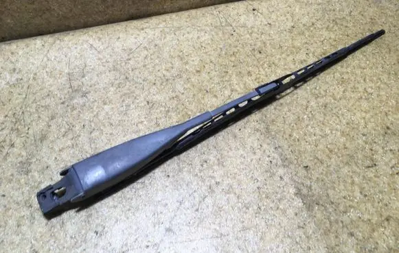 Mercedes-Benz E W124 Front wiper blade arm 