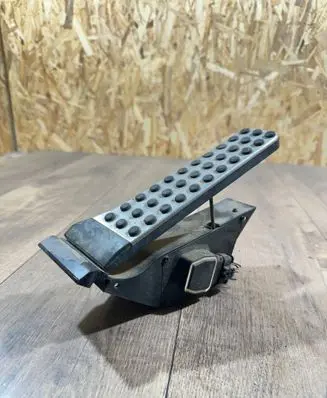 Mercedes-Benz E C207 W207 Accelerator throttle pedal A2043000204