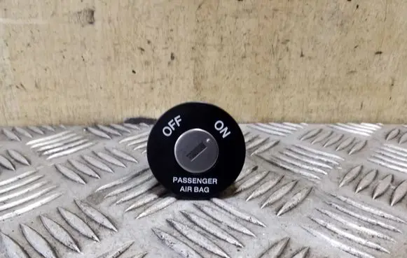 KIA Sorento Passenger airbag on/off switch 