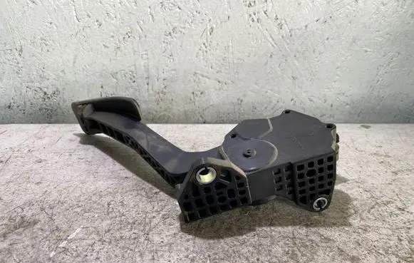 Subaru Outback Accelerator throttle pedal 36010AG140 1988007120 07K09000229