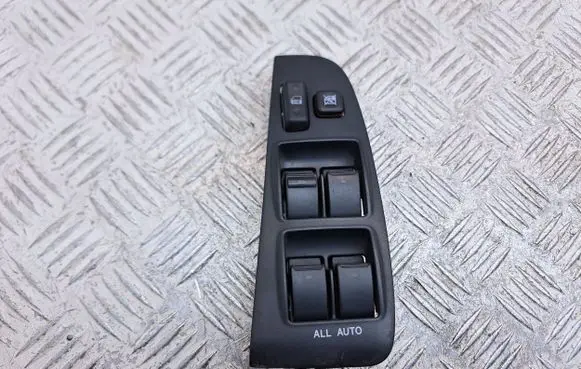 Toyota Avensis T250 Electric window control switch 8482005100 37168A30B06