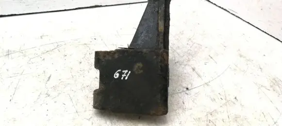 Nissan Micra Engine mounting bracket