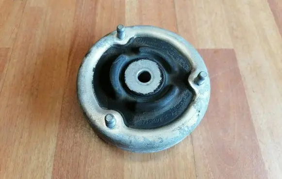 BMW 5 E60 E61 Coil spring mount 13918410 33526779611 6779611