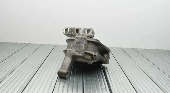 Engine mount bracket