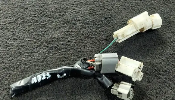 Mazda 323 F Headlight/headlamp wiring loom/harness 