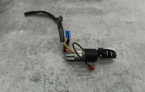 Peugeot 206+ Ignition lock