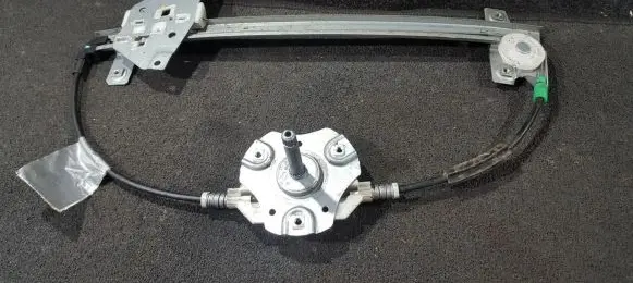 Mitsubishi Carisma Sliding door window regulator with motor