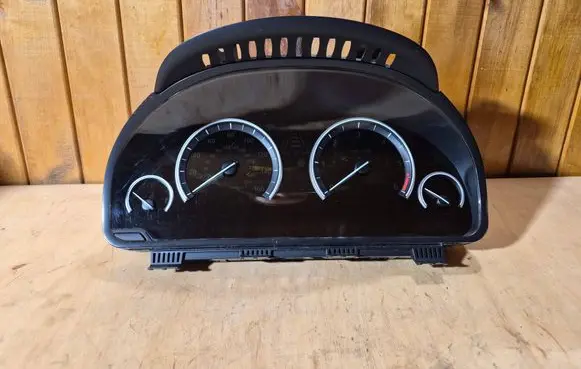 BMW 5 F10 F11 Speedometer (instrument cluster) 6805246 17388410 0263726358