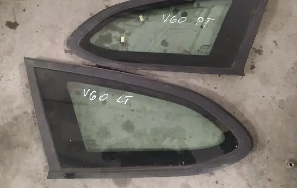 Volvo V60 Rear side window