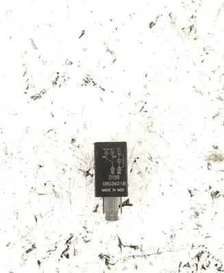 Jeep Grand Cherokee (WK) Other relay 4671168E 72472V