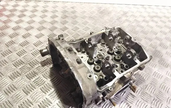 Subaru Outback Engine head T20d