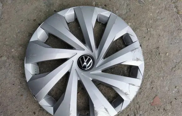 Volkswagen Polo VI R15 wheel hub/cap/trim 2G0601147A