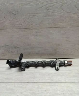 Volkswagen Golf VI Fuel main line pipe 03L089N 0243250