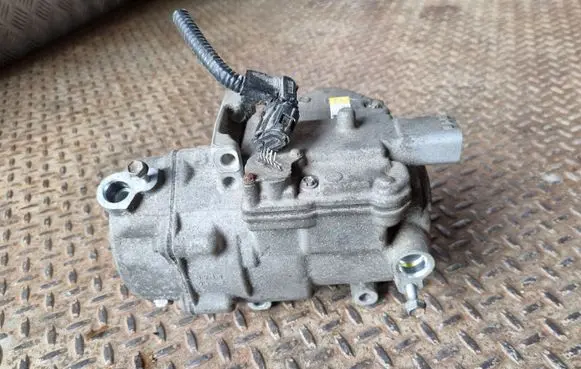 Lexus CT 200H Air conditioning (A/C) compressor (pump) 0422000404