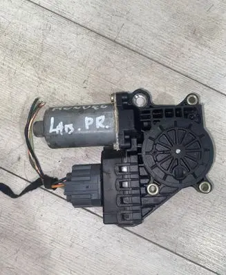 Ford Mondeo Mk III Front door window regulator motor 0130821771