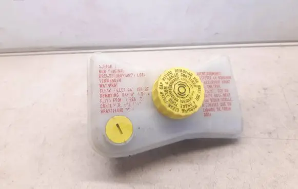 Audi A6 S6 C6 4F Brake fluid reservoir 8E0611301G