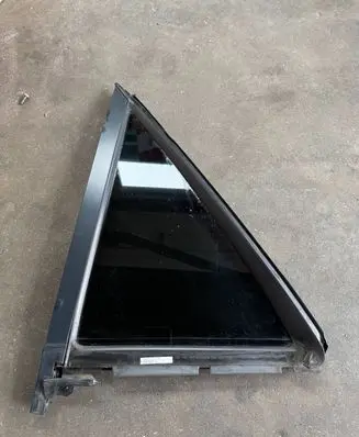 Mercedes-Benz ML W164 Rear vent window glass A1647350924