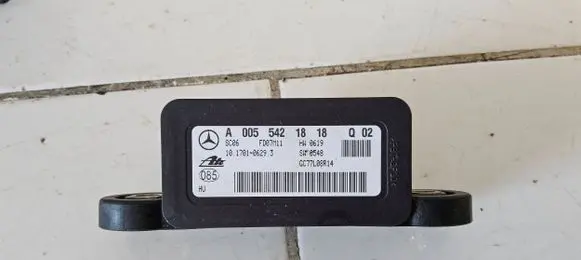 Mercedes-Benz C W204 ESP acceleration yaw rate sensor A0055421818 GC77L08R14 10170106293