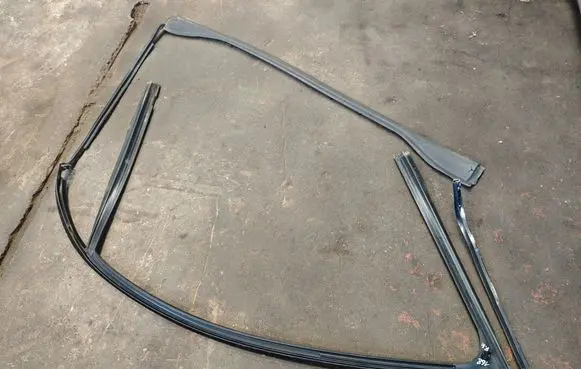 Volkswagen Phaeton Rubber seal front door window/glass 3D4837431
