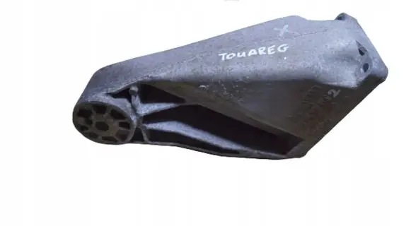 Volkswagen Touareg I Engine mounting bracket 022199308
