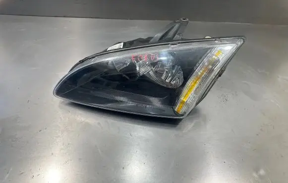 Ford Focus Headlight/headlamp 4M5113W030JE 147B8