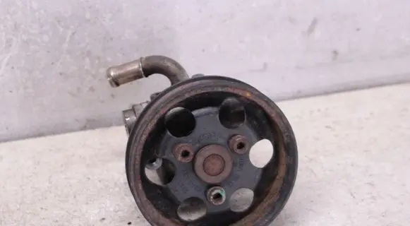 Volkswagen PASSAT B5.5 Power steering pump 8D0145156L