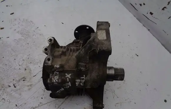Nissan X-Trail T30 Gearbox transfer box case 