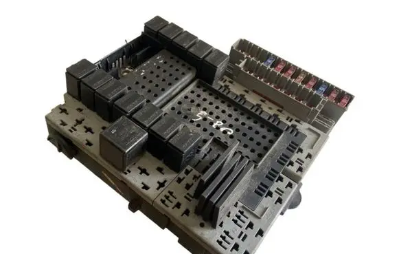 Volvo V70 Fuse box set 9401802 182842187 9214200