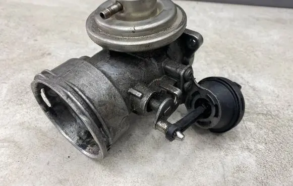 Audi A4 S4 B6 8E 8H EGR valve 038129637L 038131501AL