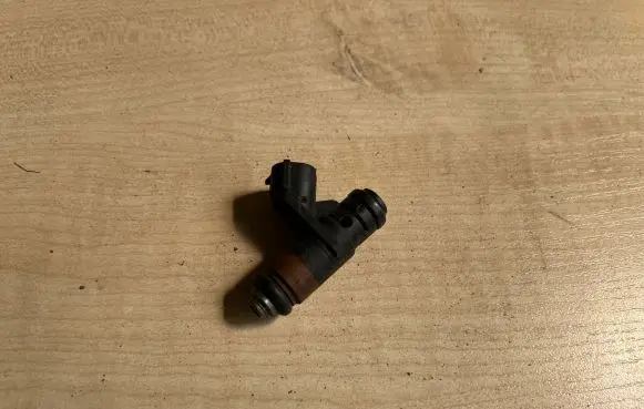 Skoda Fabia Mk2 (5J) Fuel injector 036906031L
