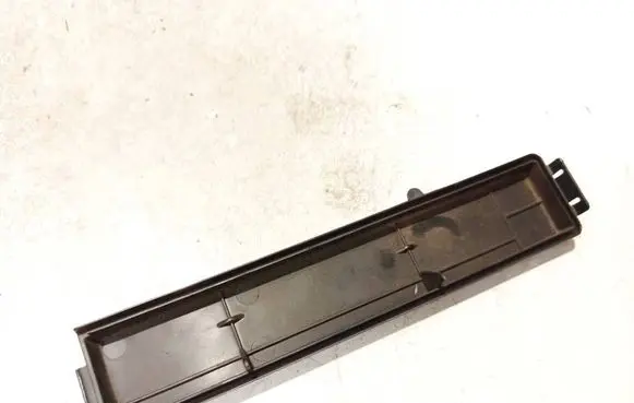 Toyota Avensis T270 Fuse box cover 