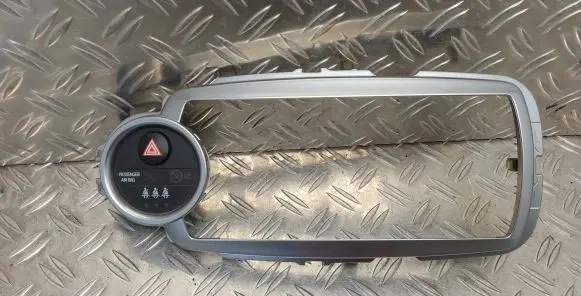 Toyota Yaris Radio/GPS head unit trim 864510D010