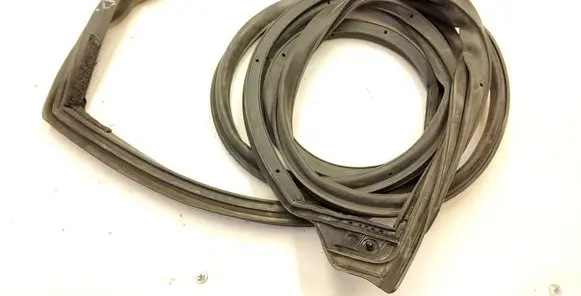 Toyota RAV 4 (XA30) Rubber seal rear door 