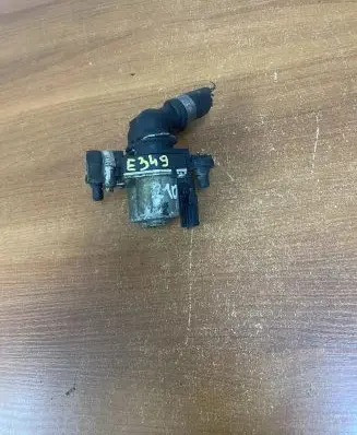 Mercedes-Benz E W210 Coolant heater control valve 0235451628 E349