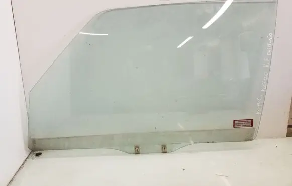 Mitsubishi Pajero Front door window/glass (coupe) 