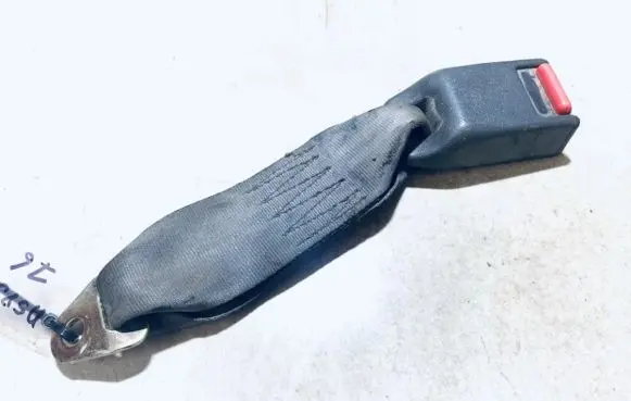 Mazda 626 Rear seatbelt buckle a1423m