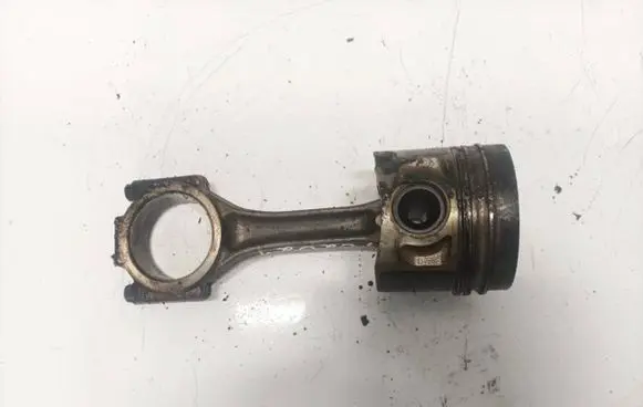 Volkswagen PASSAT B5.5 Piston with connecting rod